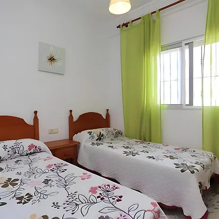 Familiar Con Piscina Privada, Jardin Y Wi-fi Gratuito En - Es-180-271 Villa *