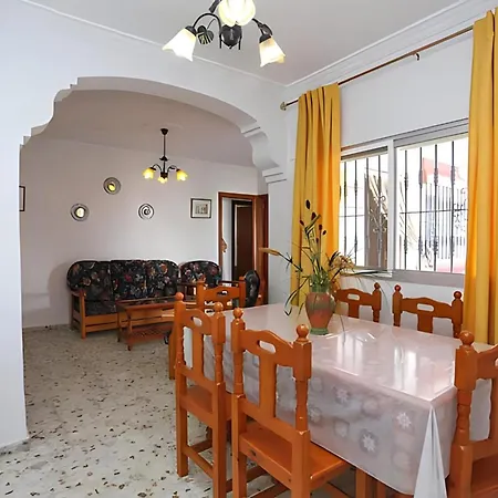 Familiar Con Piscina Privada, Jardin Y Wi-fi Gratuito En - Es-180-271 Villa *