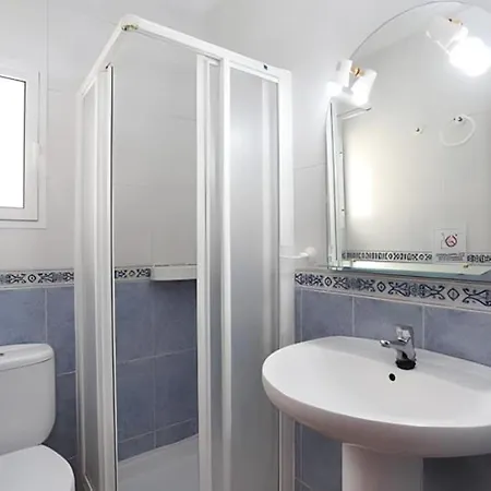 Familiar Con Piscina Privada, Jardin Y Wi-fi Gratuito En - Es-180-271 Villa *