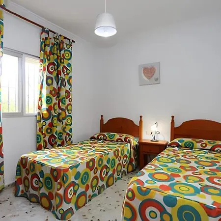 Villa Familiar Con Piscina Privada, Jardin Y Wi-fi Gratuito En - Es-180-271 *