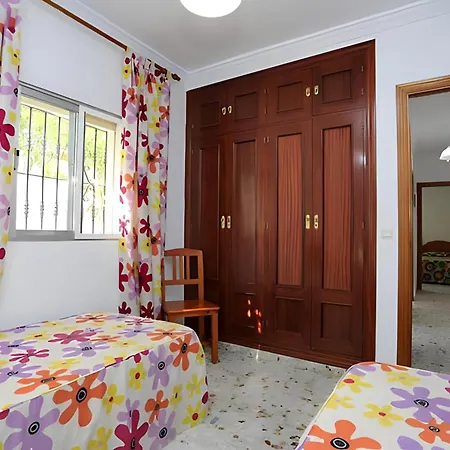 Familiar Con Piscina Privada, Jardin Y Wi-fi Gratuito En - Es-180-271
